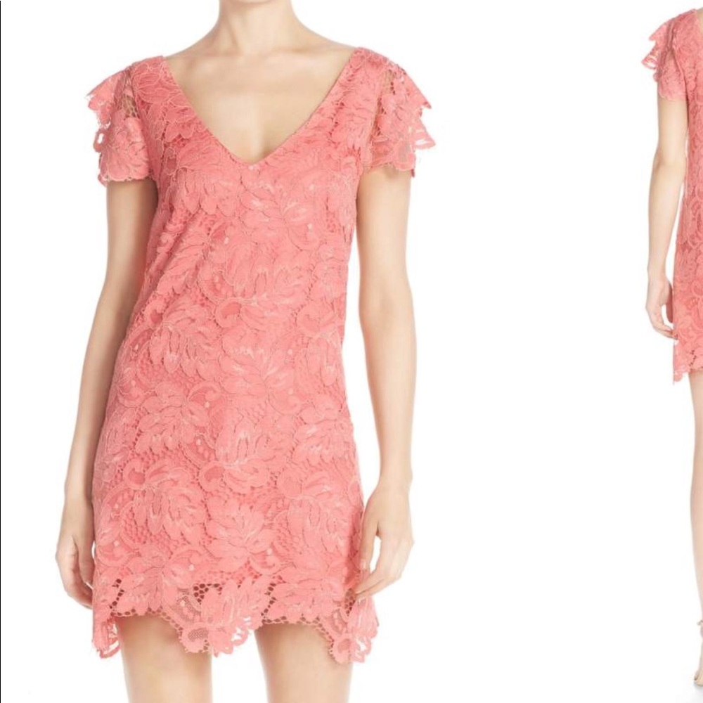 ⬇️ BB Dakota Lace Dress